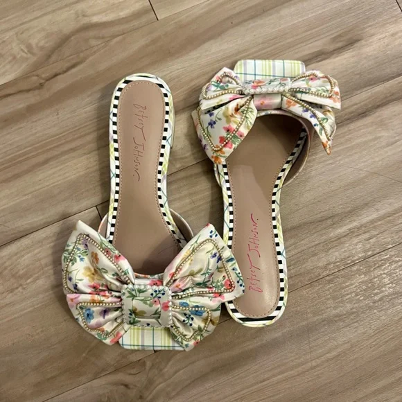 Betsey Johnson Cream Floral Bow Slide Mules - Picture 3 of 3